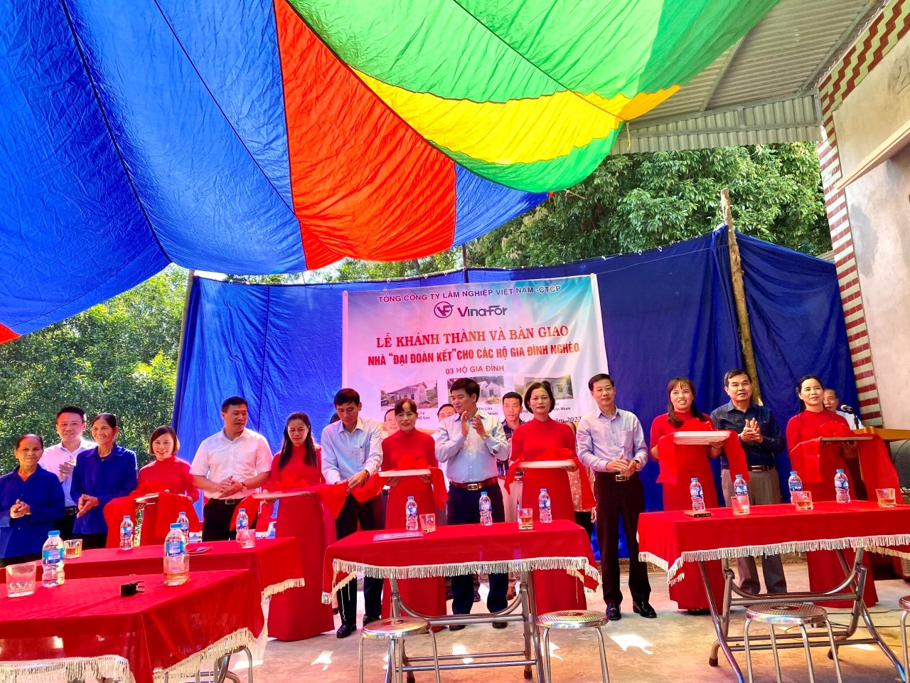Tổng công ty lâm nghiệp Việt Nam - CTCP hỗ trợ kinh phí xây dựng nhà Đại đoàn kết cho các hộ nghèo, gia đình chính sách trên địa bàn tỉnh Lạng Sơn